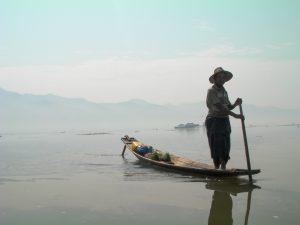 Birma Mjanma Inle Lake rybak 300x225 - Inle Lake