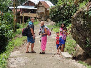 Indnonezja Sulawesi Toraja celebes indonesia dzieci 4 300x225 - Sulawesi