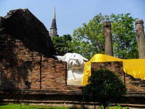Tajlandia Thailand Wat Chai Wattanaram Temple leżący budda 300x225 - Ayutthaya