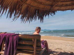 Wietnam Vietnam Ang Bang wypoczynek na plazy 1 300x225 - Hoi An