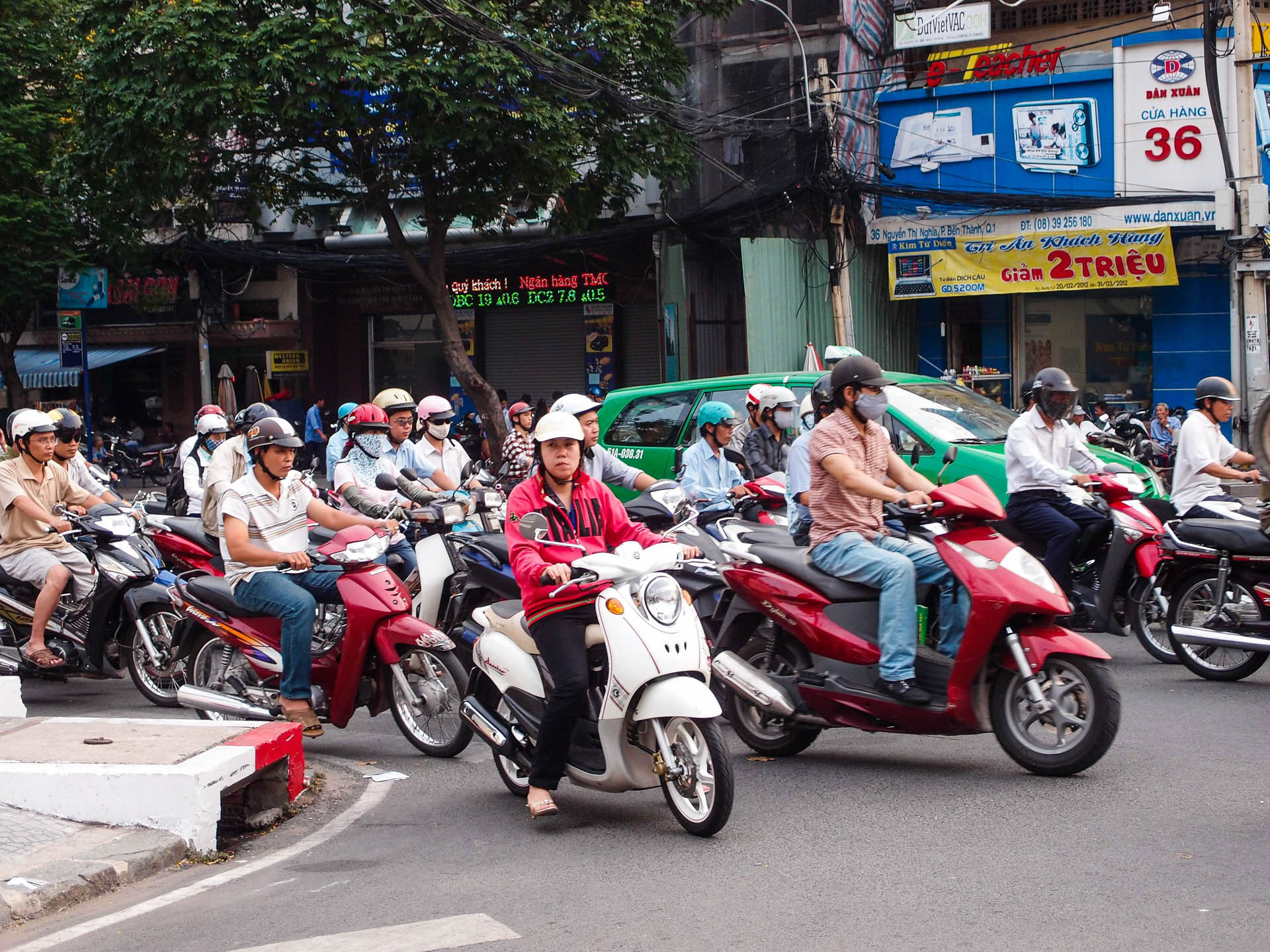 Wietnam Vietnam Sajgon Saigon Ho Chi Minh City traffic ruch uliczny motory - Wietnam