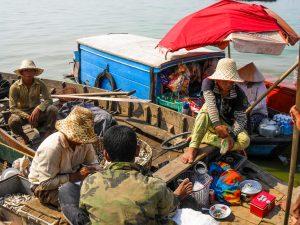 Kambodzą Cambodia Tonle Sap plywajaca wioska 6 300x225 - Tonle Sap