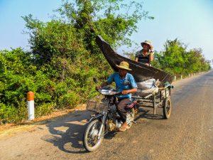 Kambodzą Cambodia wioska 2 300x225 - Tonle Sap