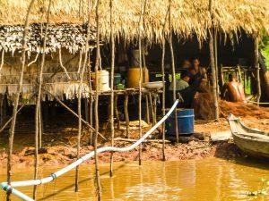 Kambodzą Cambodia wioska wodociag 300x225 - Tonle Sap