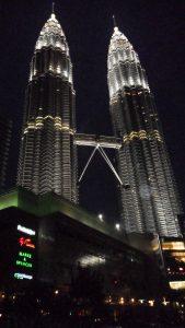 Malesia Kuala Lumpur Petronas Twin Towers by night 169x300 - Kuala Lumpur