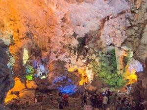 Wietnam Vietnam Ha Long Bay Zatoka cave jaskinia 3 300x225 - Ha Long Bay