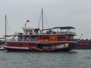 Wietnam Vietnam Ha Long Bay Zatoka golden lotus boat 300x225 - Ha Long Bay