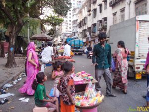 Indie Bombaj Mumbaj 100 300x225 - Incredible India: kochaj albo rzuć