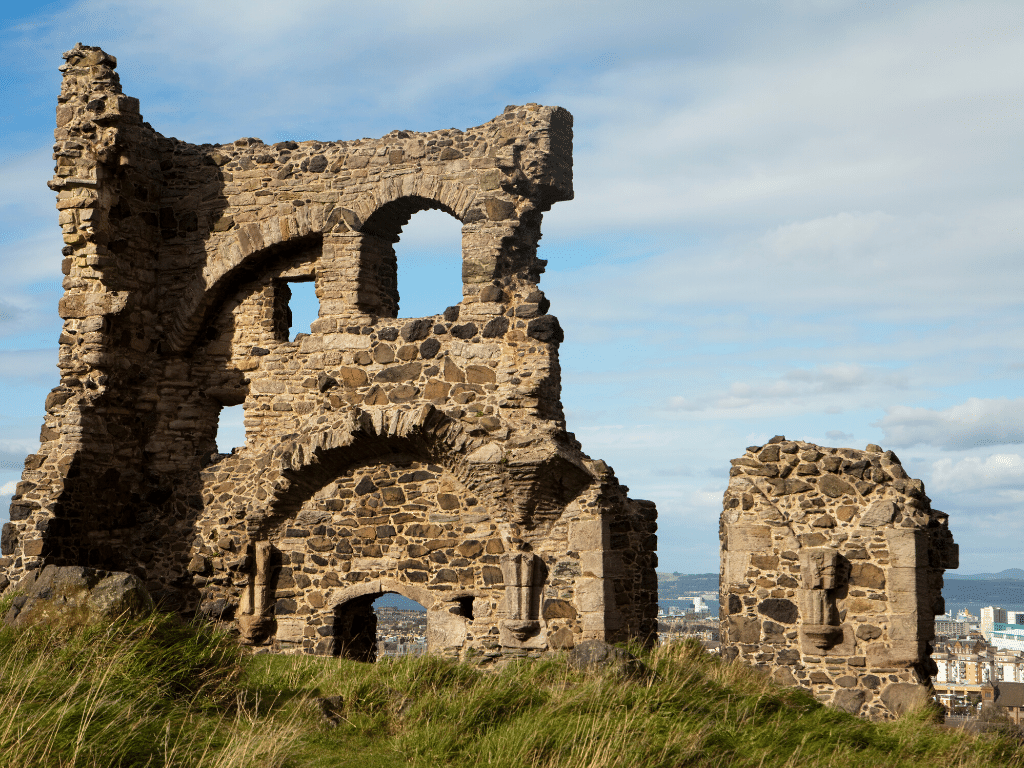 Edynburg Ruiny Kaplicy Świętego Antoniego 1024x768 - Trzecie dziesięć powodów dlaczego warto odwiedzić Edynburg