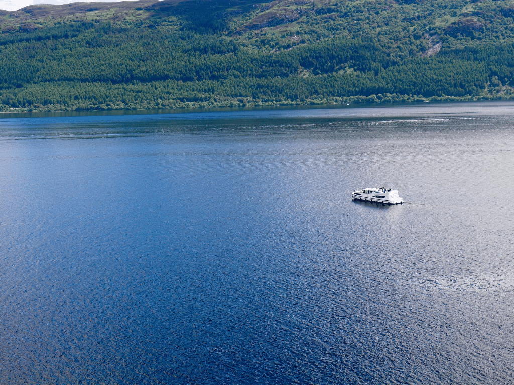 Loch Ness Cruises 1024x768 - W poszukiwaniu potwora z Loch Ness