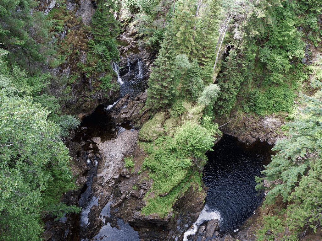 Szkocja Plodda Wodospad  1024x768 - W poszukiwaniu potwora z Loch Ness