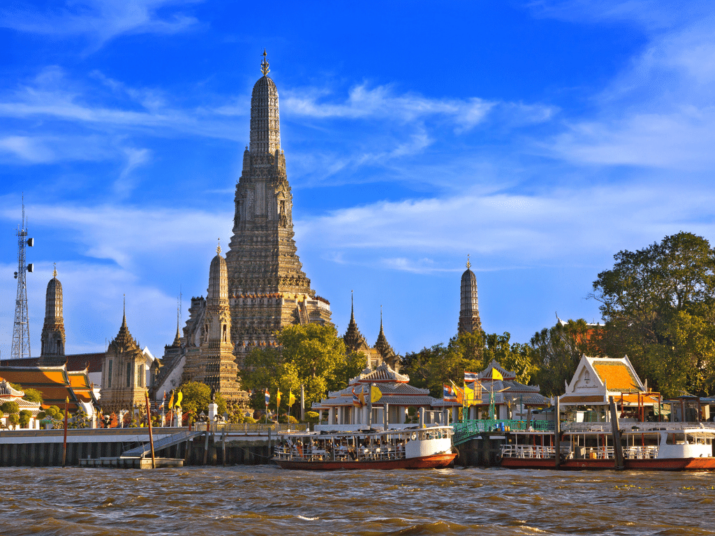 Tajlandia Wat Arun Bangkok 1024x768 - Fenomen wybranych azjatyckich ulic. Khaosan Road