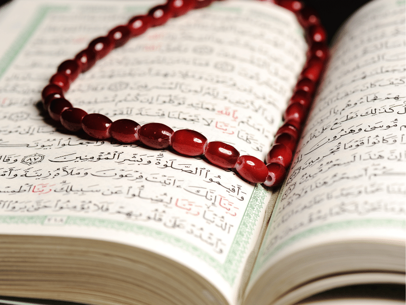 Koran - Ramadan. Najświętszy miesiąc w roku muzułmanina
