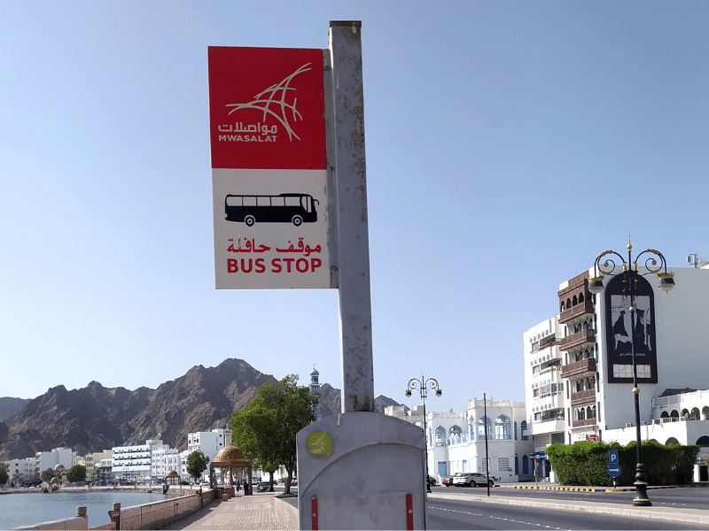 oman bus stop - Nomen Oman. Oaza tradycji.